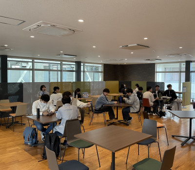 放課後のカフェスペース２